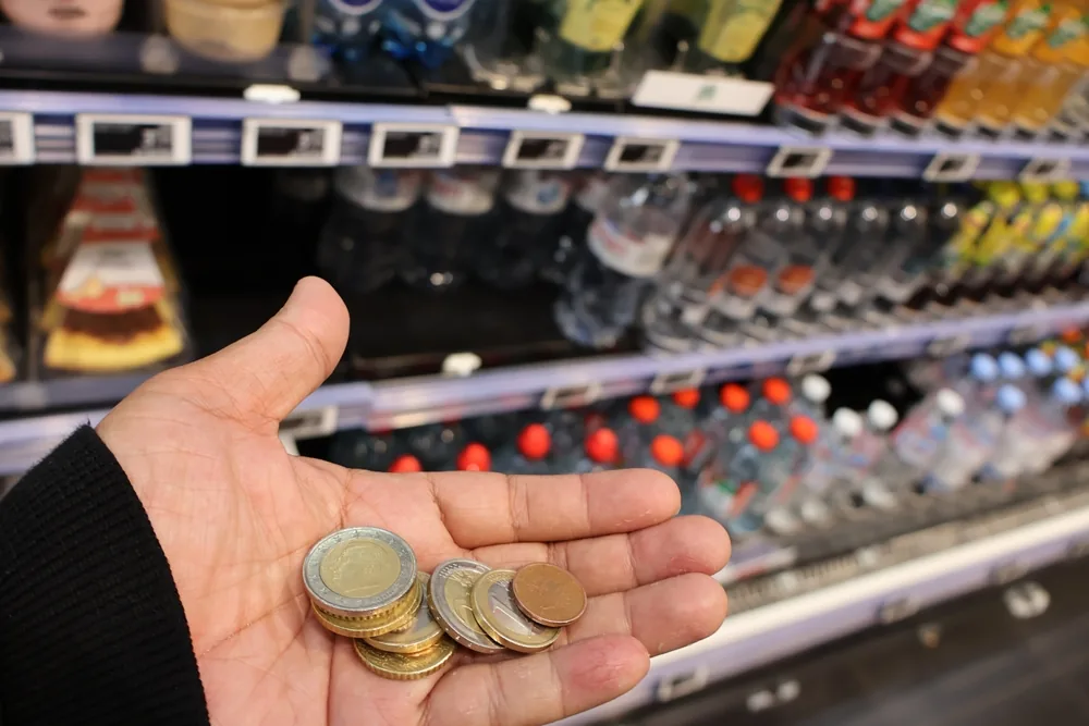 Eurozona, inflazione in calo al 2,8% a giugno